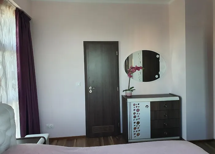 луксозен в резиденция лазурен бряг Бургас