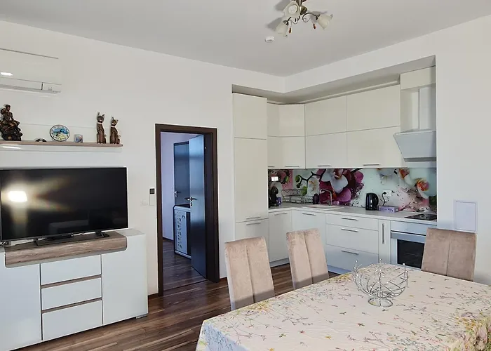 Daire луксозен в резиденция лазурен бряг Burgaz