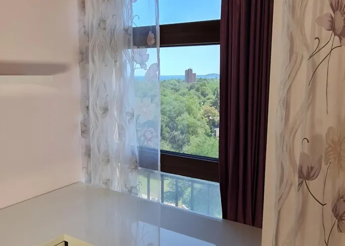 Daire луксозен в резиденция лазурен бряг Burgaz