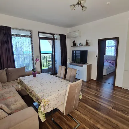 луксозен в резиденция лазурен бряг Burgas